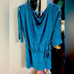 SZ 10 teal dress with gold tone buttons on sleeves. Peel selves. $15 GUESS
